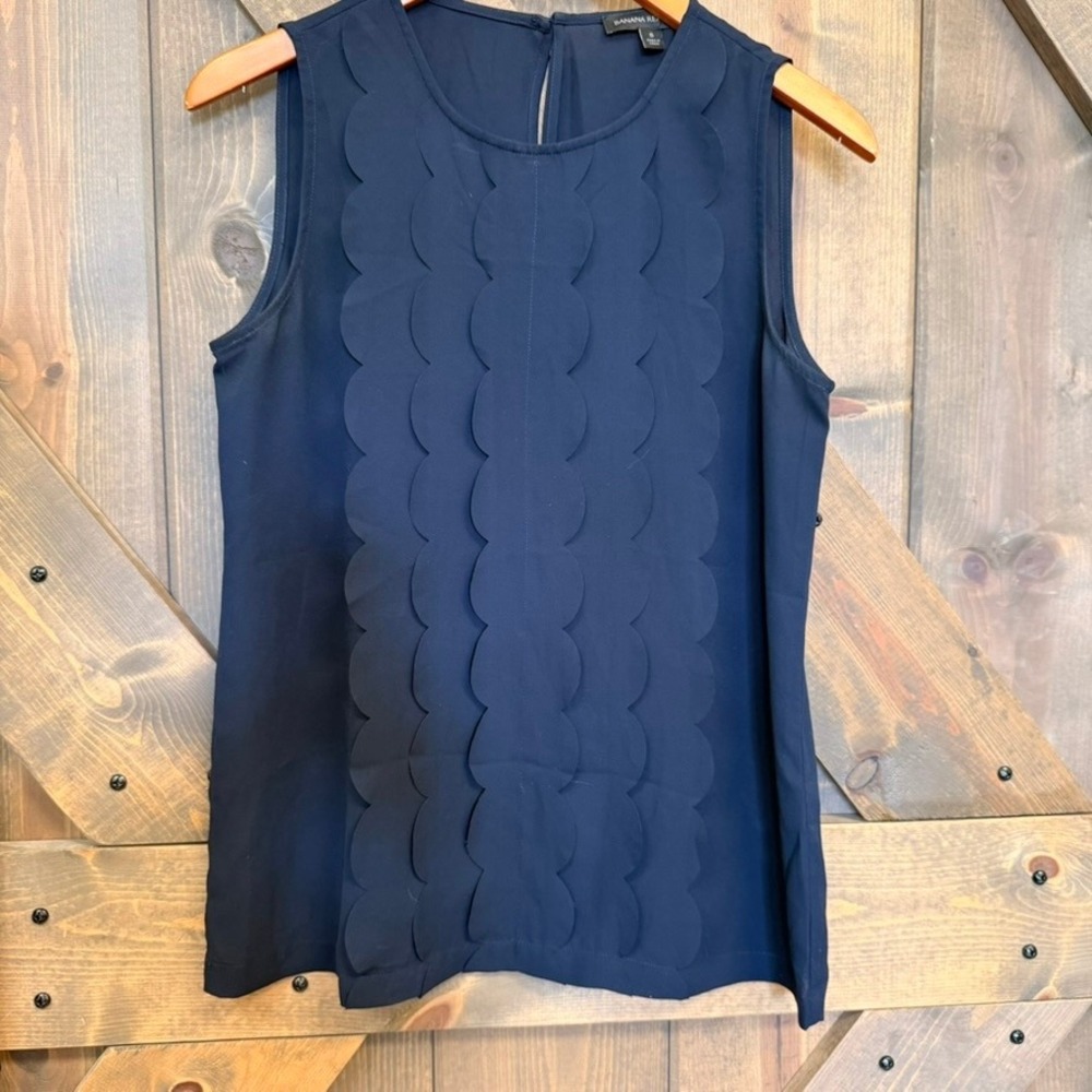 Banana Republic Blouse Womens Small Navy Blue Excellent Scalloped Sleeveless Top